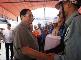 Image: PM wants My Thuan 2 Bridge project to be completed early