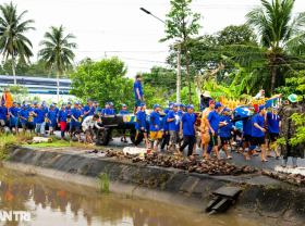 Image: Close-up of the Ngo boat launching ceremony of the Khmer people in the South