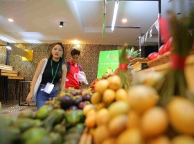 Image: Enterprises fret over economic turbulence