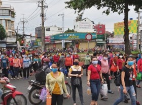 Image: Some 20,000 PouYuen workers take paid leave amid order shortfall