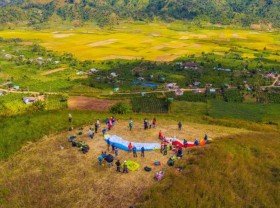 Image: Paragliding to see Chu Dang Ya volcano