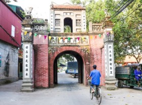 Image: Tho Ha rice paper village