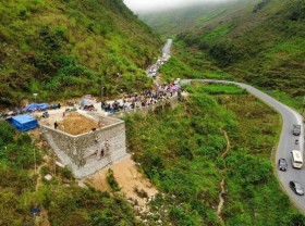 Image: Tourists flock to Ha Giang, traffic jams, Dong Van night market