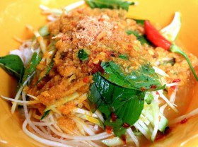 Image: Two specialties of Ha Tien vermicelli