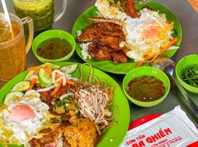 Image: You don’t have to go far, just walking around Ho Chi Minh City, you can “eat down” famous dishes in 3 regions.