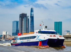 Image: HCMC seeks to develop waterway tourism along with passenger transport