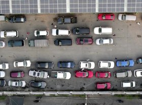 Image: HCMC vehicle registration centers get clogged