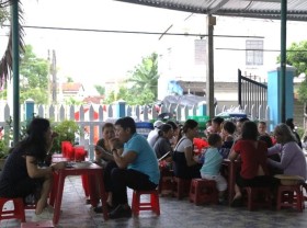 Image: The snail shop has smoked for nearly 3 decades in Hoi An, the owner sells more than half a ton a day