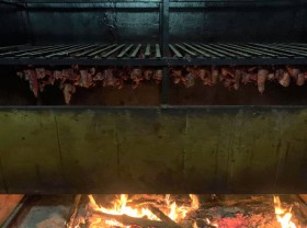 Image: The teacher quit his job and got rich with the “unique” secret of making smoked meat