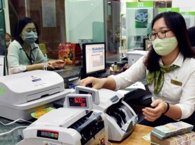 Image: Central bank revises up credit growth limit