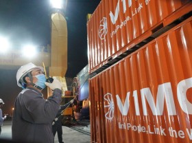 Image: Container ship routes resumed in Can Tho port cluster