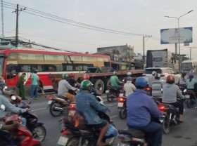 Image: HCMC bans trailer trucks from entering inner-city streets