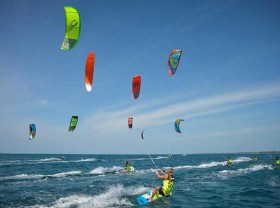 Image: Ninh Thuan to host international kitesurfing week for first time