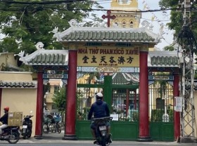 Image: Christmas visit to the church of more than 120 years old of Chinese people in the Cho Lon area