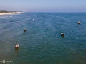 Image: Fishermen have a Sergestidae season