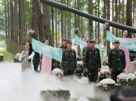 Image: Ao dai designs introduced at “Soldier and Silk” program