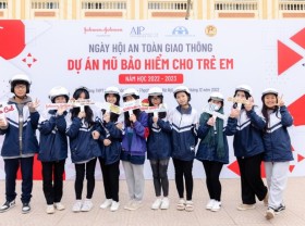 Image: Thousands of standardized helmets distributed to Hanoi students