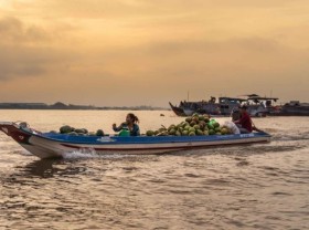 Image: Long Xuyen Floating Market through a foreign photographer’s perspective
