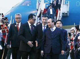 Image: President Phuc begins State visit to Indonesia