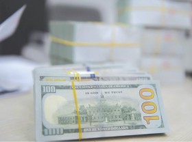 Image: What are implications of a weakening dollar?
