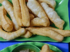 Image: Summer days are only “background” for vermicelli and pho, but in winter, hot bagel twists become the most sought-after dish