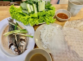 Image: ﻿Enjoying Danang’s rustic dish on cold days
