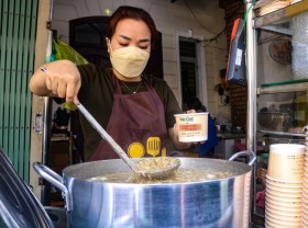 Image: What secret makes 9X girl sell 10,000 boxes of crab soup “fast as lightning”