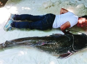 Image: Listen to the “fisherman” tell the story of the feat of hunting “water monsters” on the Serepok River