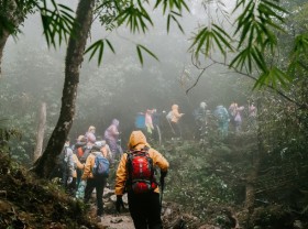 Image: Nearly 300 people conquered Fansipan peak in a day