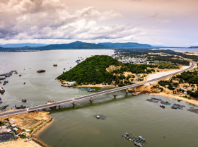 Image: The bridge crossing the sea of ​​nearly 250 billion in Binh Dinh “attracts” visitors to check in during Tet