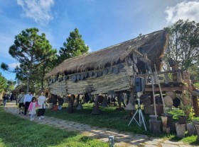 Image: The keeper of 30,000 cultural artifacts of the Central Highlands