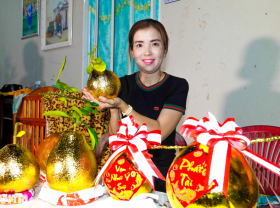 Image: The woman inlaid with grapefruit and coconut gold, selling half a million dong a pair