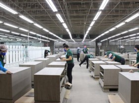 Image: Nearly 8,000 work through Tet in Binh Duong