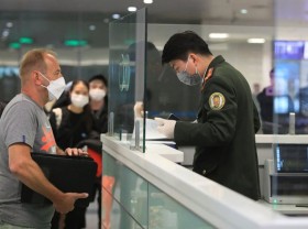 Image: PM suggests issuing e-visas for foreign tourists