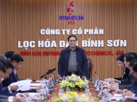 Image: PM urges improvement and expansion of Dung Quat Oil Refinery