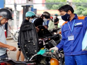 Image: Fuel prices rise again after four cuts