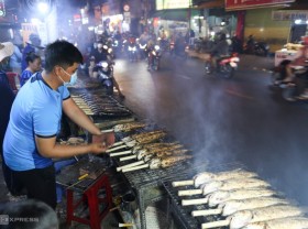 Image: Selling more than 3,500 grilled snakehead fish on the day of God of Fortune in Saigon