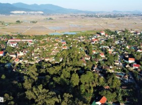 Image: Strangely, the sacred stone was built by the whole village to pray for good luck in Ha Tinh