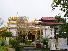 Image: ‘Unique in Quang Ngai’: The mountain and the temple ‘fascinate’ young people because of the strange name