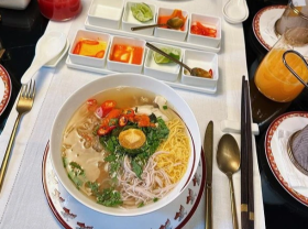 Image: Foodtour Miss Ky Duyen enjoys one day in Hanoi