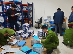 Image: Police arrest two leaders of auto testing center in Hai Duong