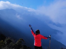 Image: The new trend of “adventure collection” of sisters to conquer thousands of meters high mountains in Vietnam