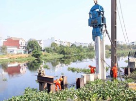 Image: HCMC starts rehabilitation of polluted canal