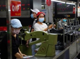 Image: HCMC finds jobs for PouYuen’s laid-off employees