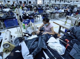 Image: Over 32% of apparel firms remain closed in Hanoi