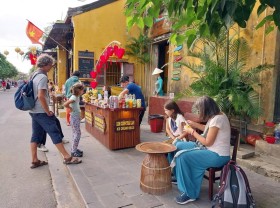 Image: Trap of cheap tourism