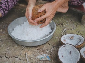 Image: Posting family photos together making Western cut dough soup, the guy makes many people crave the taste of his hometown