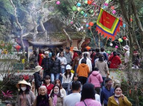 Image: The stream in Nua mountain where tens of thousands of people ask for ‘holy water’