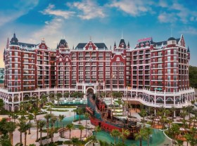 Image: Fairy tale honeymoon at Mövenpick Resort Phan Thiet
