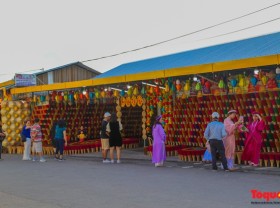 Image: Thuy Xuan incense village “holds on” tourists when coming to Hue